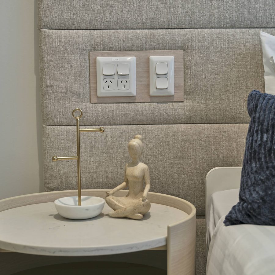 Greenwich Place Classic bedside table